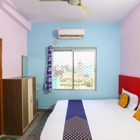Hotel Alaka Puri Buitenkant foto