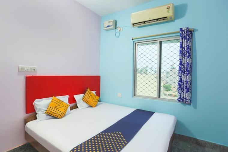 Hotel Alaka Puri Buitenkant foto