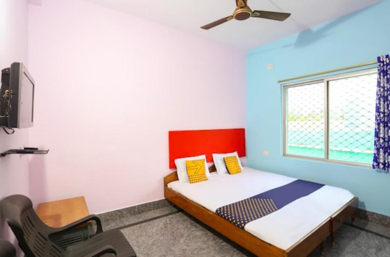 Hotel Alaka Puri Buitenkant foto