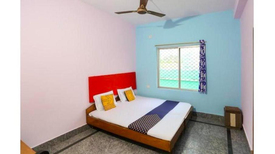 Hotel Alaka Puri Buitenkant foto