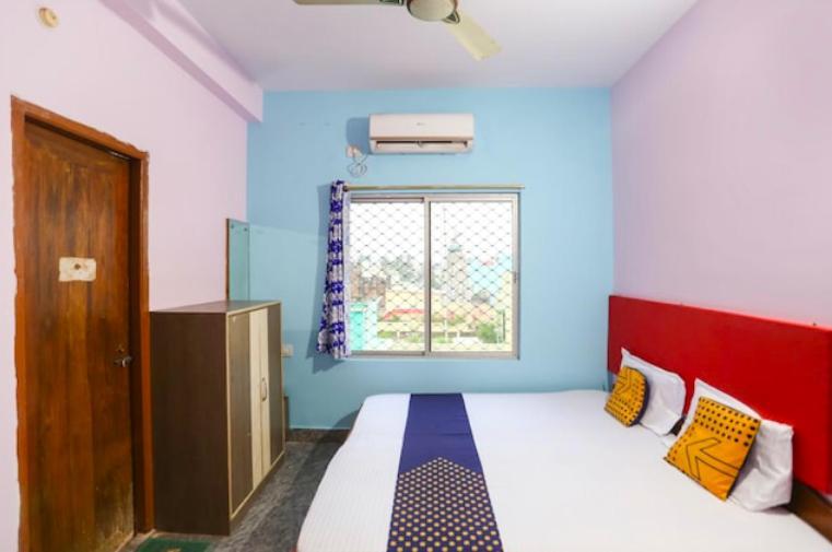 Hotel Alaka Puri Buitenkant foto